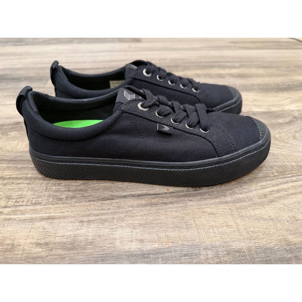 Cariuma Unisex All Black Canvas OCA Low Sneakers Size 9 W/ M 7.5 Like New